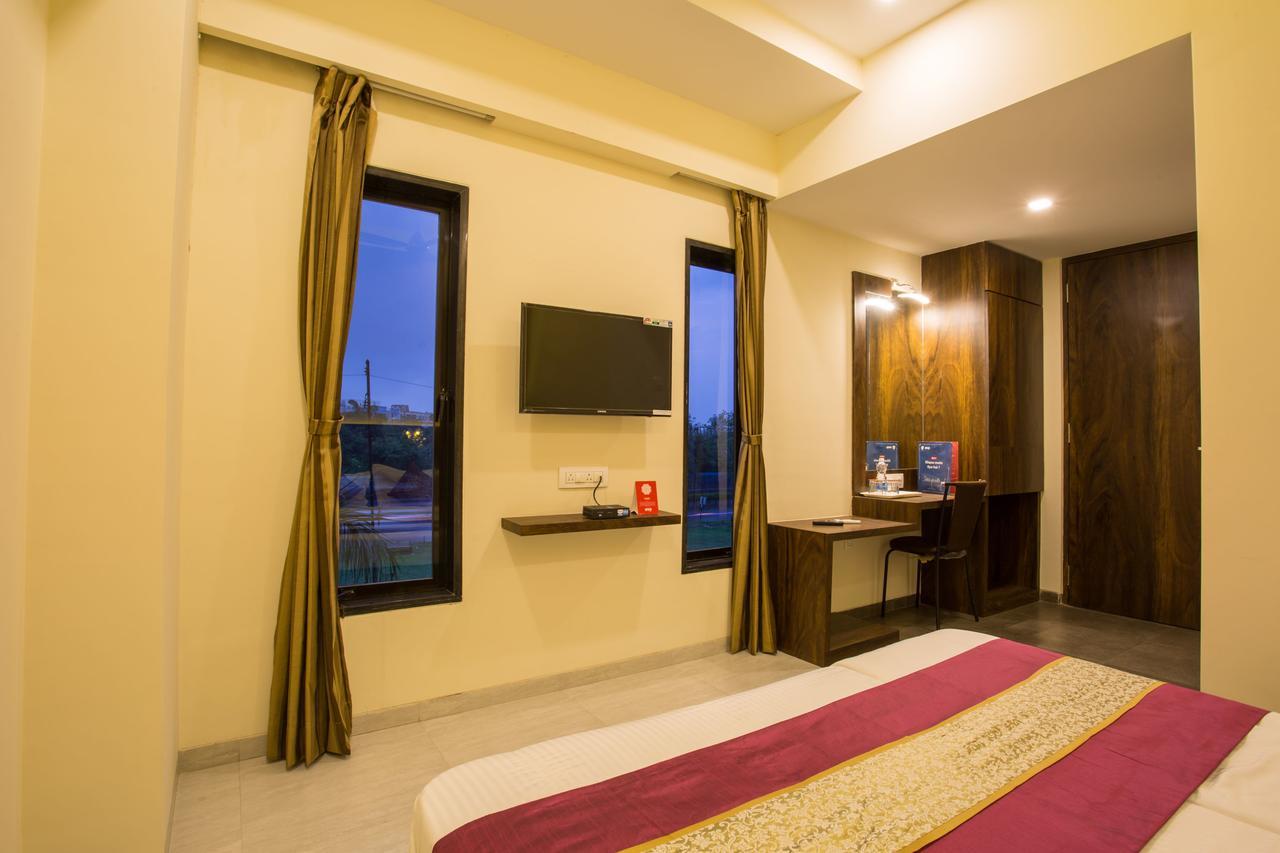 Отель Oyo 7156 Hill View Residency Нави Мумбаи Экстерьер фото
