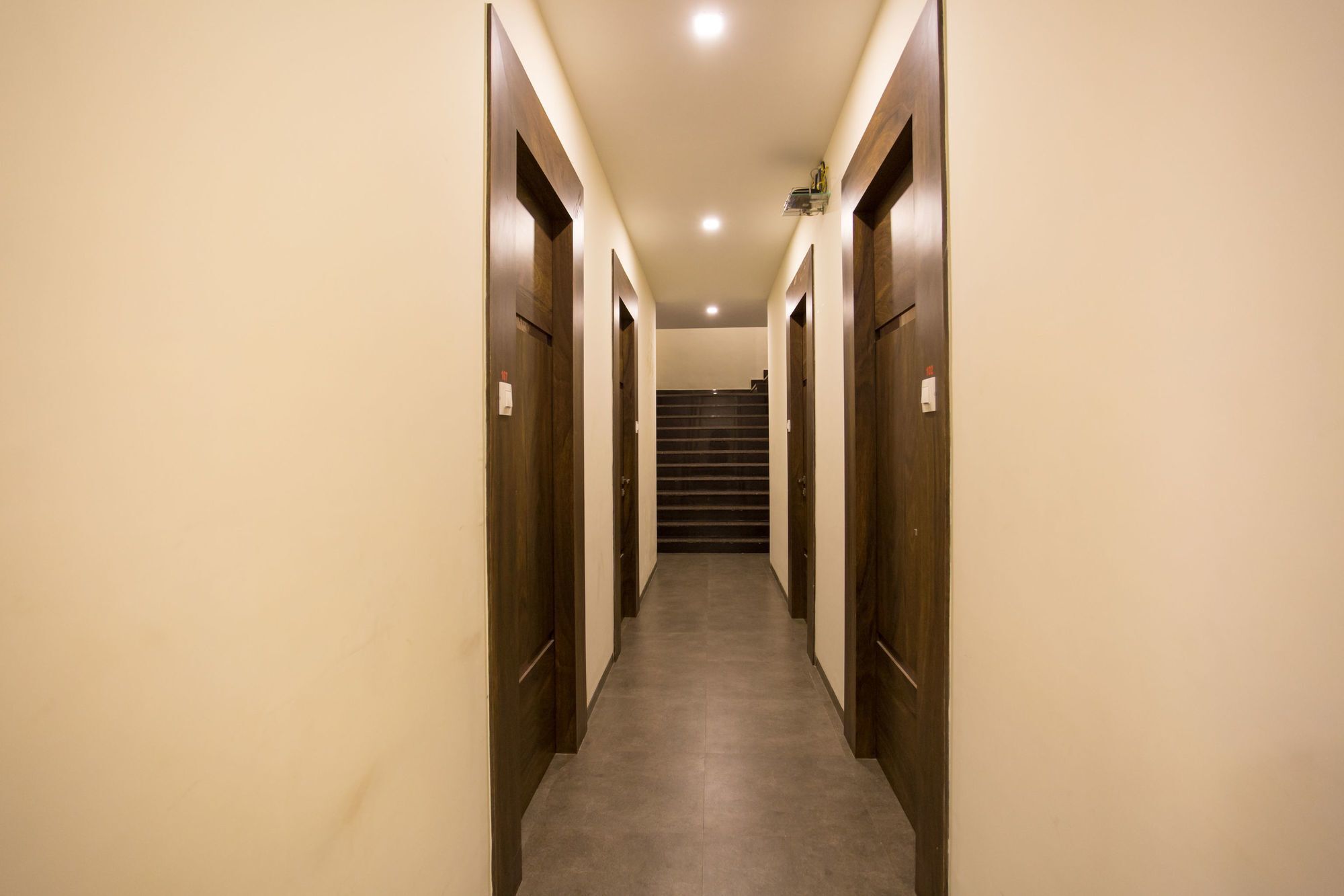 Отель Oyo 7156 Hill View Residency Нави Мумбаи Экстерьер фото
