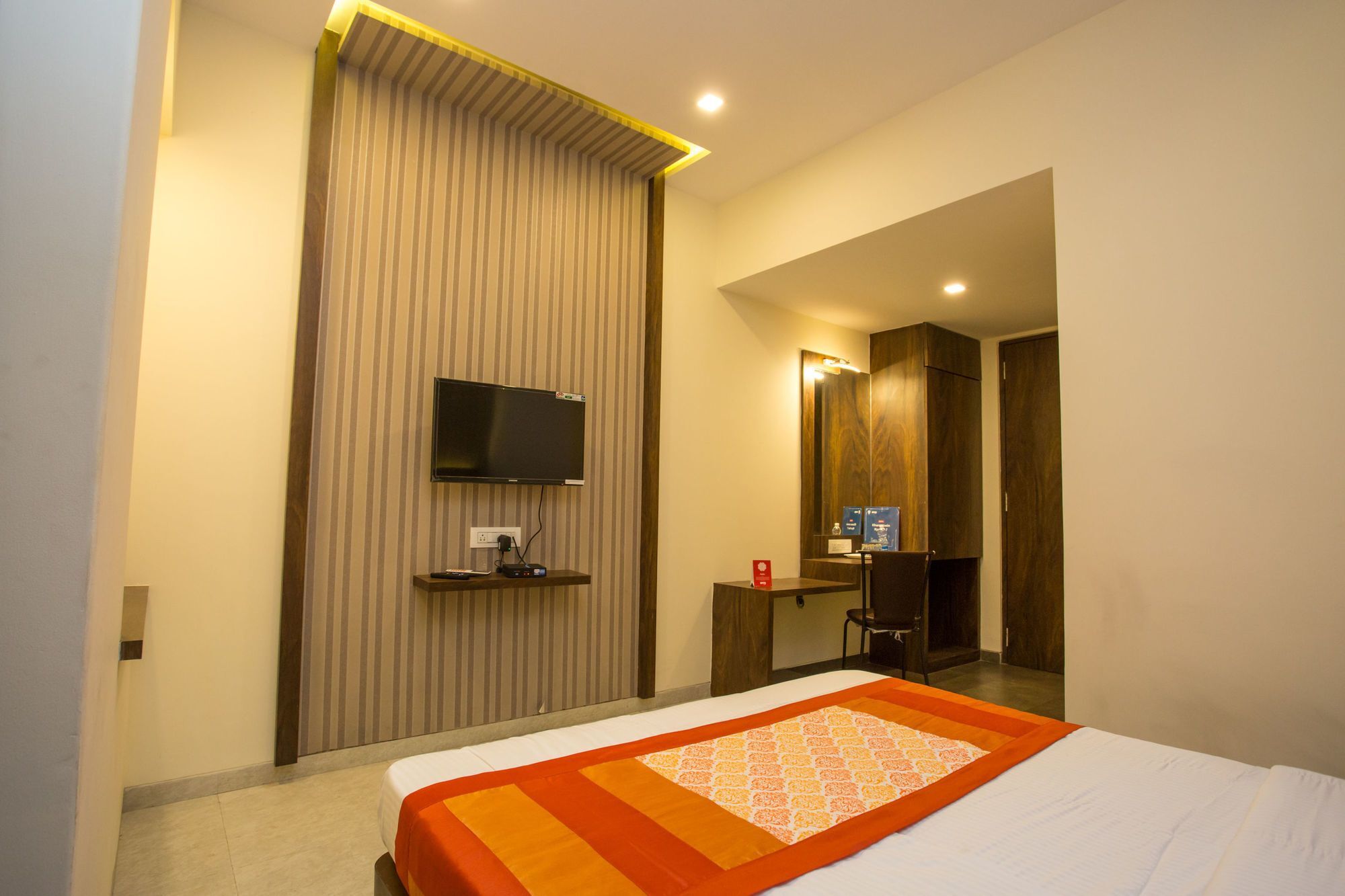 Отель Oyo 7156 Hill View Residency Нави Мумбаи Экстерьер фото